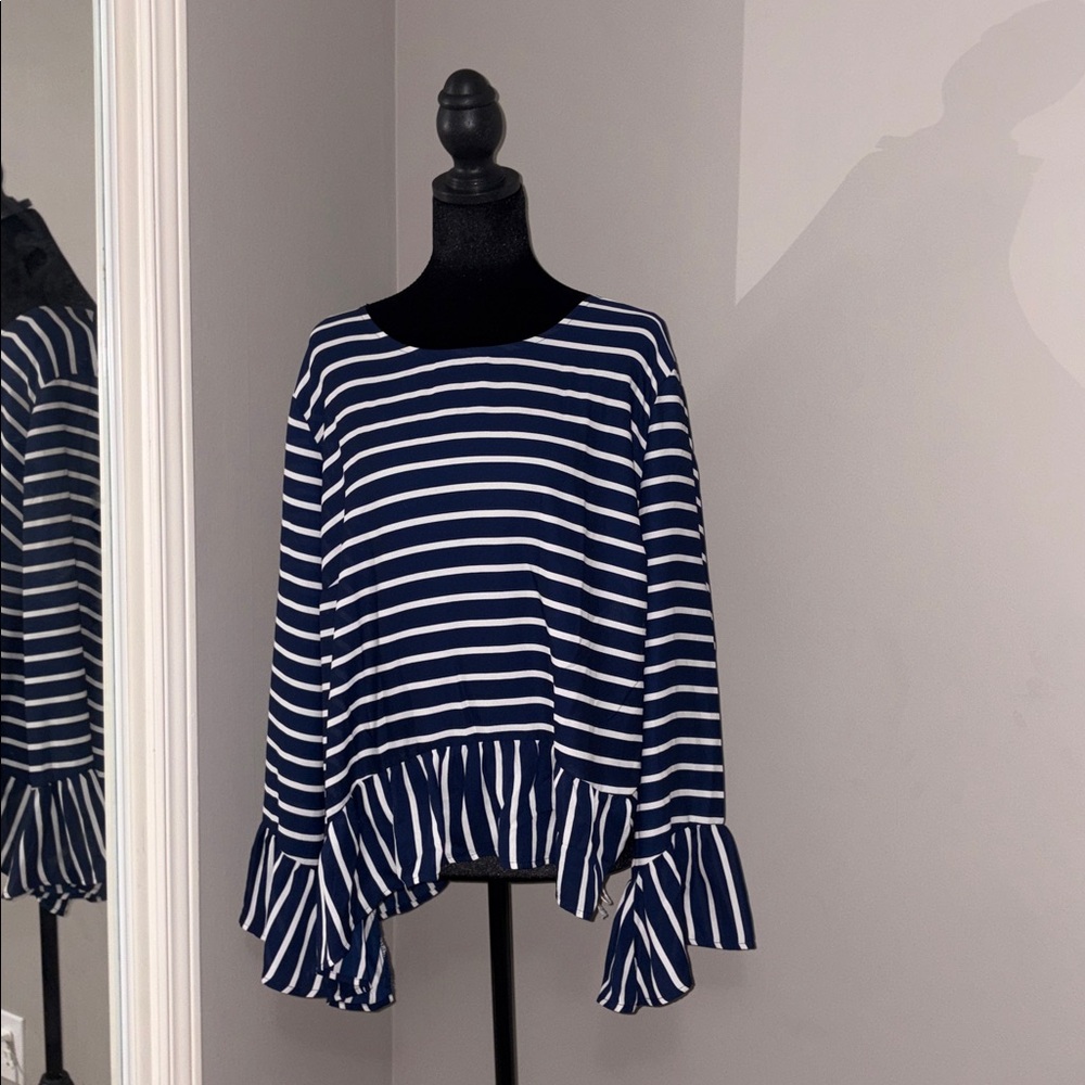 Womens - Plus Size Navy Blue Striped Top - No Brand